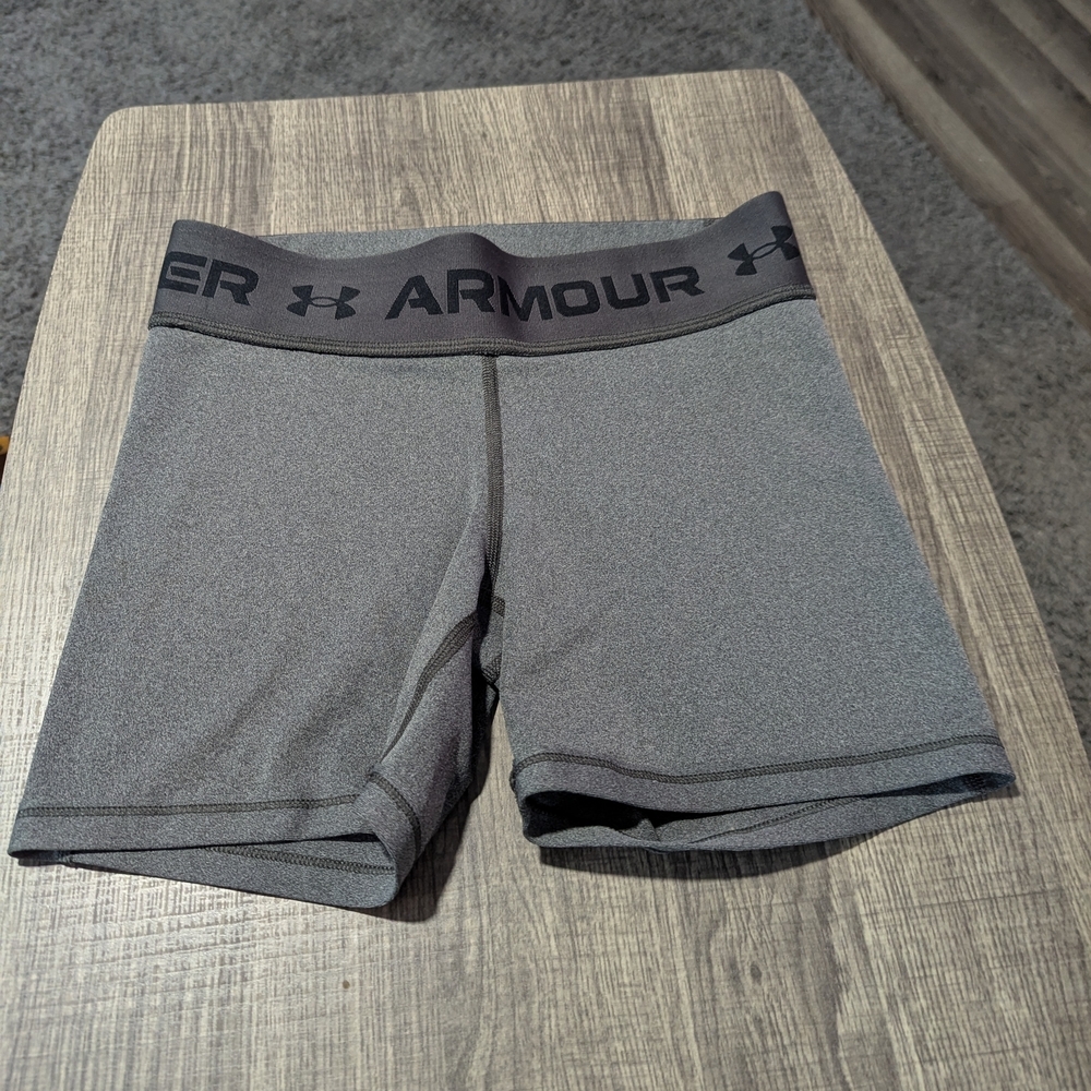 UNDER ARMOUR WOMEN'S HEATGEAR COMPRESSION SHORTS